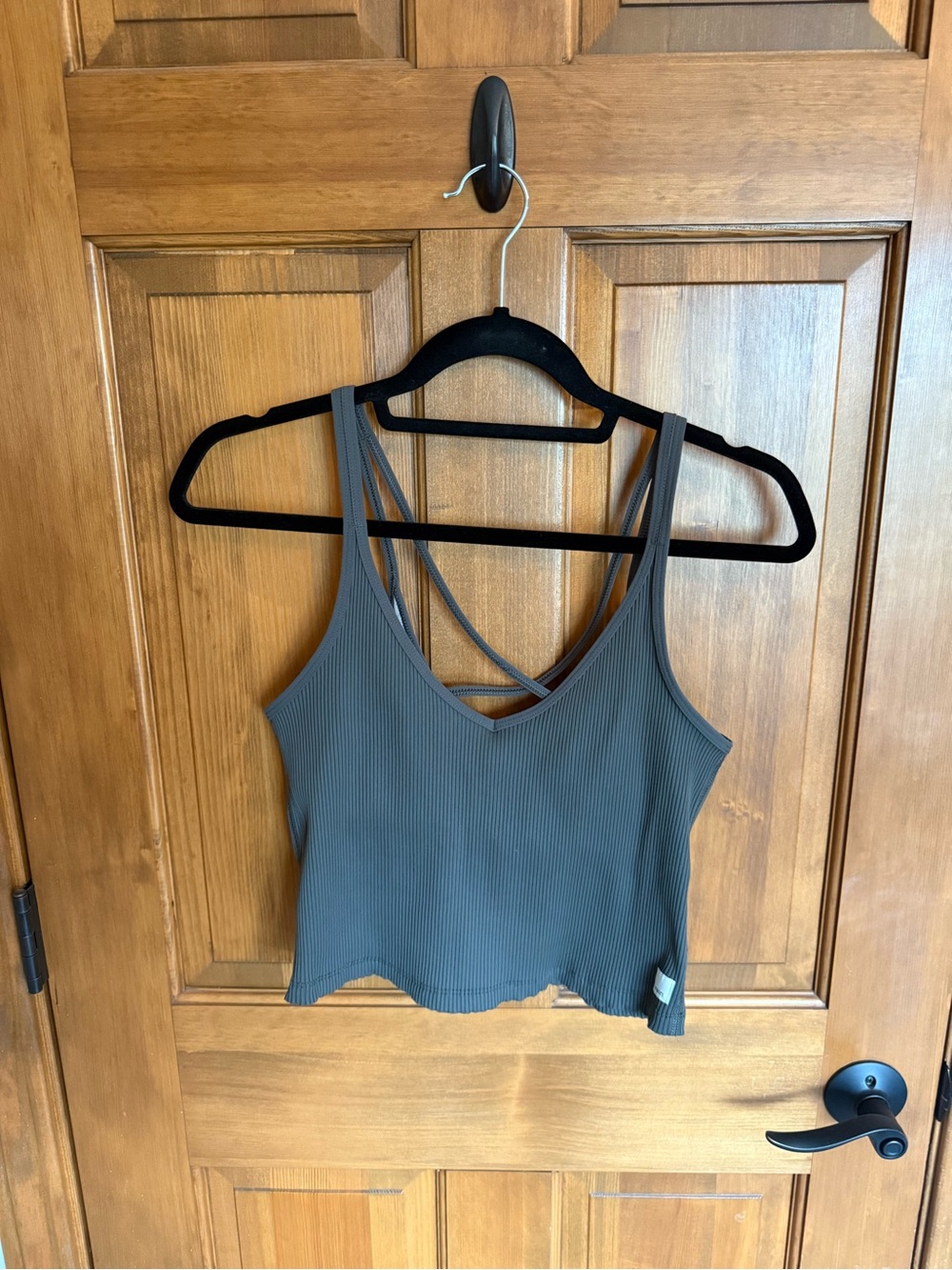 Vuori Ribbed V-Neck Crop Tank - Olive Green